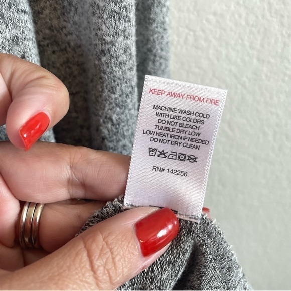 FIGS Gray Long Sleeve Super Soft Knit Pullover Lightweight Sweater Size Small - Picture 5 of 12